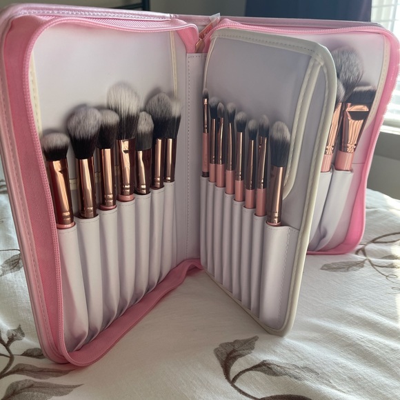 Sephora Other - Luxie Rose Gold 30 piece brush book set